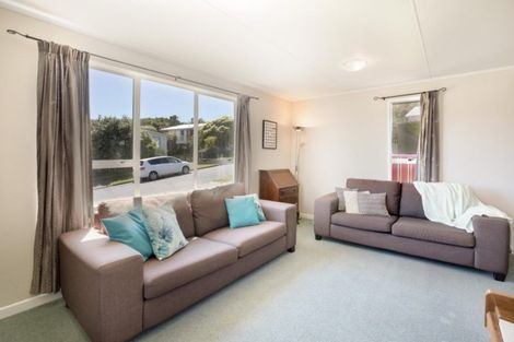 Photo of property in 6 Keith Hart Grove, Titahi Bay, Porirua, 5022
