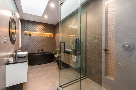 Photo of property in 16 Rotorua Grove, Aotea, Porirua, 5024