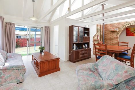 Photo of property in 25 Oakfield Crescent, Pukete, Hamilton, 3200