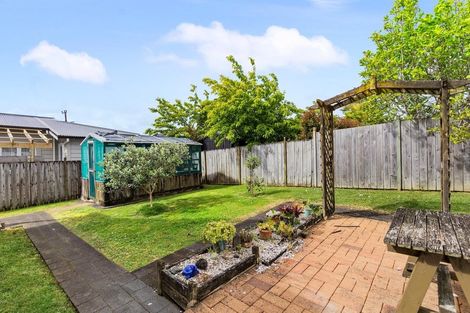 Photo of property in 6 Fairfax Avenue, Northcote, Auckland, 0627