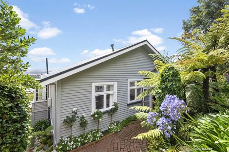 Photo of property in 33 Townsend Road, Miramar, Wellington, 6022