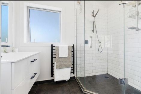 Photo of property in 2/19 Limmer Place, Browns Bay, Auckland, 0632