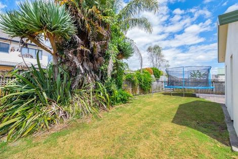 Photo of property in 2 Albizia Avenue, Henderson, Auckland, 0612