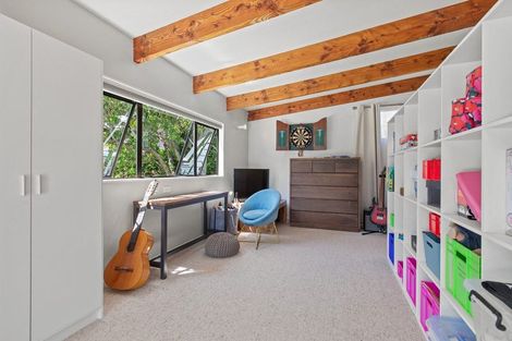 Photo of property in 39 Tiromoana Road, Raumati South, Paraparaumu, 5032