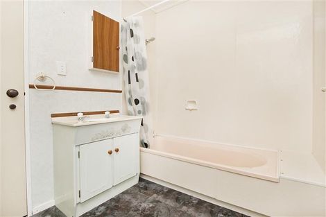 Photo of property in 35 Peter Hall Drive, Kelvin Grove, Palmerston North, 4414