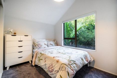 Photo of property in 2/33 Sapphire Place, Bayview, Auckland, 0629