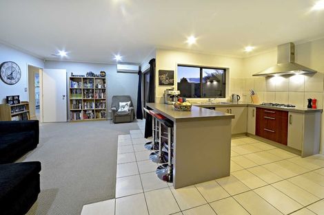 Photo of property in 4 Gordal Place, Flat Bush, Auckland, 2016