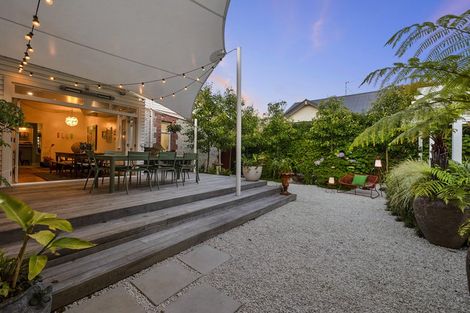 Photo of property in 7 Glen Almond Street, New Plymouth, 4310