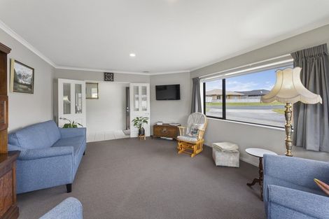 Photo of property in 15 Percy Kinsman Crescent, Riverstone Terraces, Upper Hutt, 5018