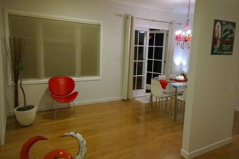 Photo of property in 28 Coles Crescent, Papakura, 2110