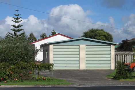 Photo of property in 1/692 Te Atatu Road, Te Atatu Peninsula, Auckland, 0610