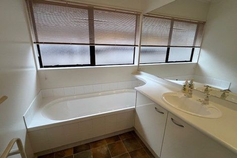 Photo of property in 2/31 Crescent Hills Court, Northpark, Auckland, 2013