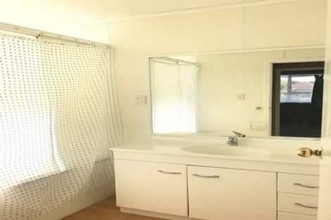 Photo of property in 2 Cranberry Place, Bucklands Beach, Auckland, 2012