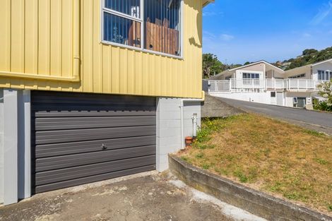 Photo of property in 2b Cherry Grove, Strathmore Park, Wellington, 6022