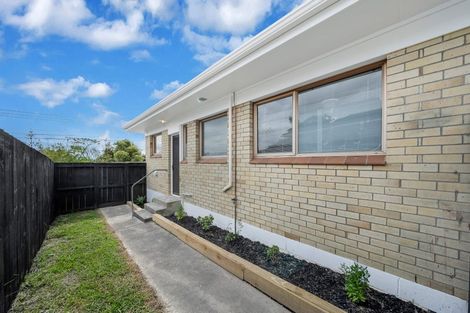 Photo of property in 2/52 Butterworth Drive, Glendene, Auckland, 0602
