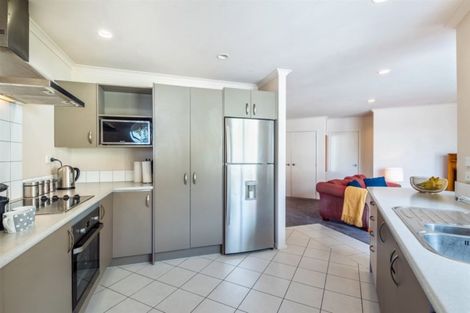 Photo of property in 21 Nimstedt Avenue, Oteha, Auckland, 0632