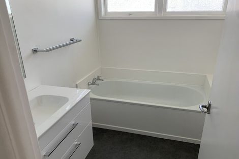 Photo of property in 8 Oreil Avenue, West Harbour, Auckland, 0618