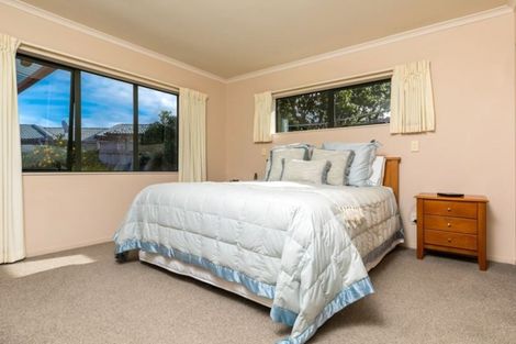 Photo of property in 13 Admirals Court Drive, Greenhithe, Auckland, 0632