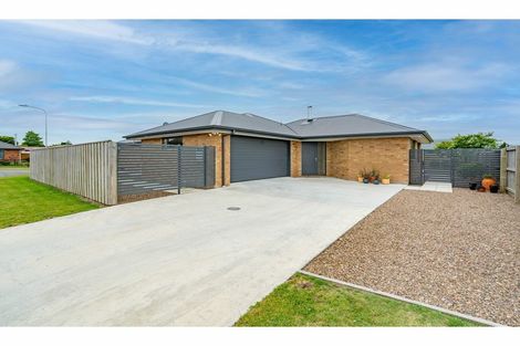 Photo of property in 14 Ruru Place, Oxford, 7430