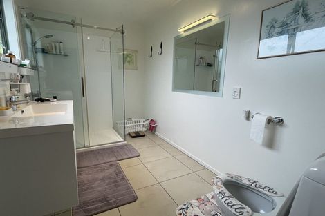 Photo of property in 11 Cheriton Road, Mellons Bay, Auckland, 2014