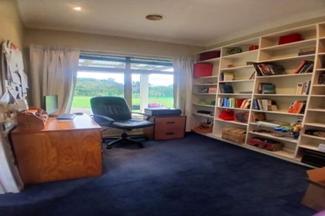Photo of property in 92 Tutaki Road, Kelvin Grove, Palmerston North, 4470