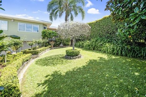 Photo of property in 72 Marine Parade, Mellons Bay, Auckland, 2014