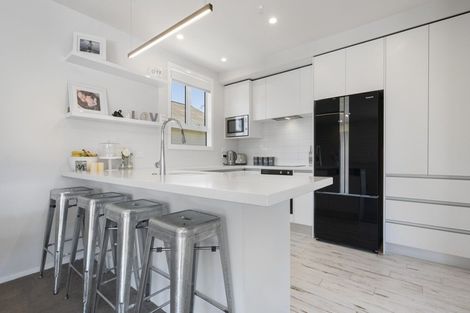 Photo of property in 3 Kitchener Terrace, Moturoa, New Plymouth, 4310