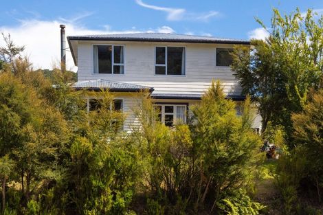 Photo of property in 147 Waikawa Road, Picton, 7220