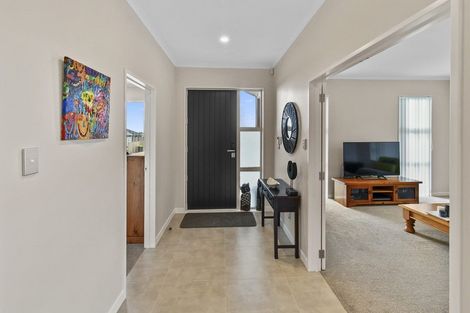 Photo of property in 3 Papaview Road, Papakura, 2110