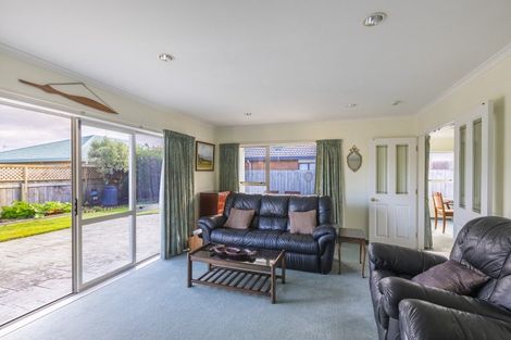 Photo of property in 66 Guildford Drive, Paraparaumu, 5032
