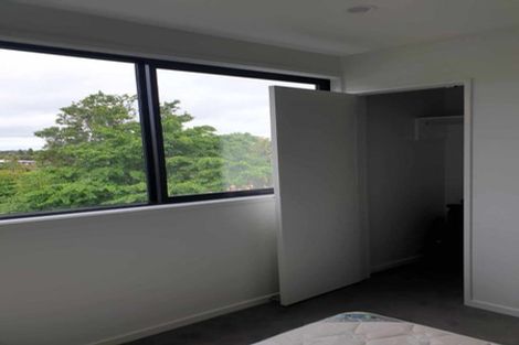 Photo of property in 11/8 Chivalry Road, Glenfield, Auckland, 0629