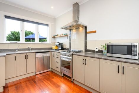 Photo of property in 10 Kingswood Street, Takaro, Palmerston North, 4412