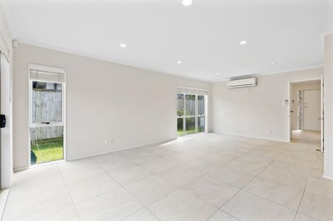 Photo of property in 5 Reno Way, Flat Bush, Auckland, 2016