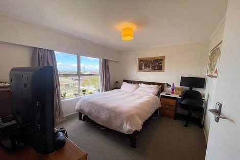 Photo of property in 1/48 Ravenwood Drive, Forrest Hill, Auckland, 0620