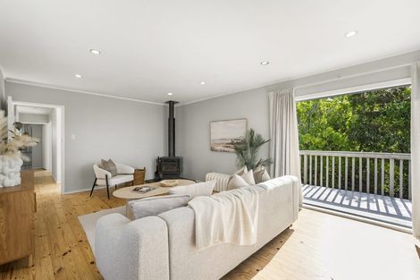 Photo of property in 897 East Coast Road, Northcross, Auckland, 0632