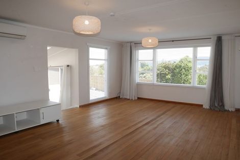 Photo of property in 24 Eatwell Avenue, Paraparaumu Beach, Paraparaumu, 5032