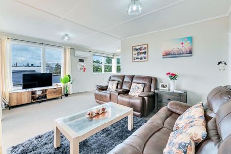 Photo of property in 20 Riserra Drive, Ranui, Auckland, 0612