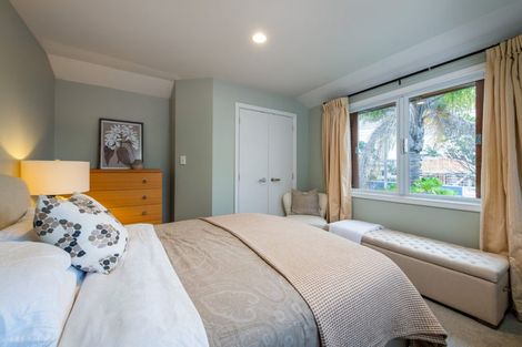 Photo of property in 15a Ocean View Road, Milford, Auckland, 0620