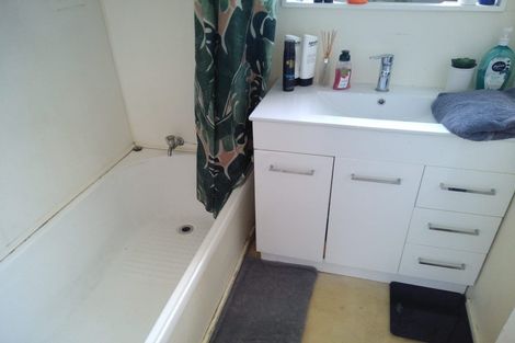 Photo of property in 2/15 Shifnal Drive, Randwick Park, Auckland, 2105