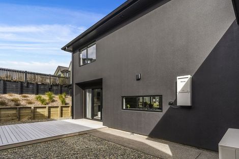 Photo of property in 2 Oakum Road, Whitby, Porirua, 5024