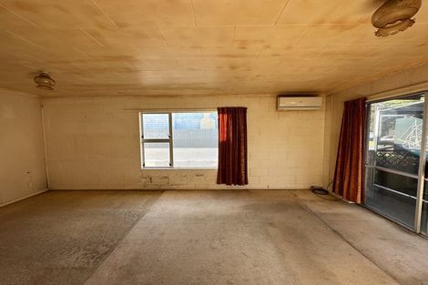 Photo of property in 82 Pioneer Road, Moturoa, New Plymouth, 4310