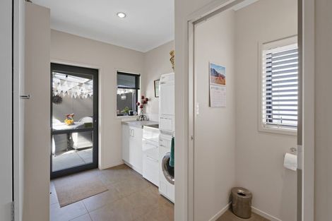 Photo of property in 59 Lismore Street, Merrilands, New Plymouth, 4312