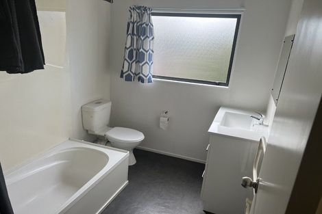 Photo of property in 11/44 Fields Parade, Oteha, Auckland, 0632