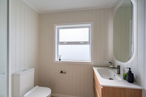 Photo of property in 90 Kotare Street, Waikanae, 5036