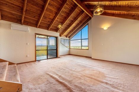 Photo of property in 15 Da Vinci Place, West Harbour, Auckland, 0618