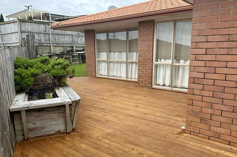 Photo of property in 13 Dovey Place, Massey, Auckland, 0614