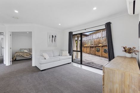 Photo of property in 14 Derbyshire Place, Dinsdale, Hamilton, 3204