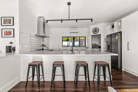 Photo of property in 73 James Cook Street, Havelock North, 4130