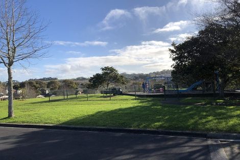 Photo of property in 2/6 John Jennings Drive, Oteha, Auckland, 0632