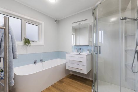 Photo of property in 17 John Witton Drive, Crofton Downs, Wellington, 6035